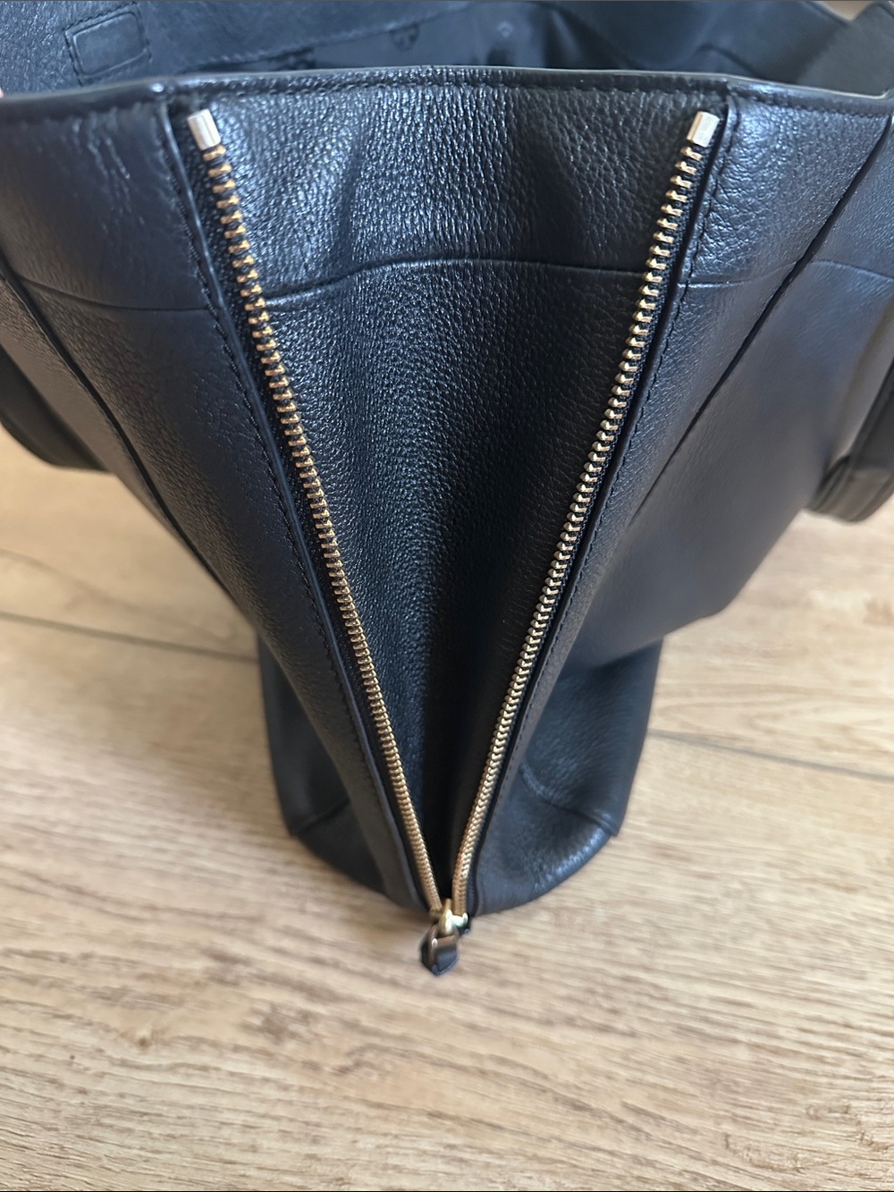 Tory Burch Ivy Side Zip Classic Black Pebbled Leather Large Shoulder Tote Bag - Picture 6 of 9